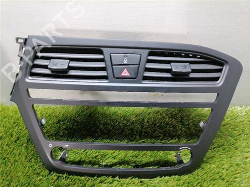 Bouton de warning HYUNDAI i20 II (GB, IB) 1.2 (84 hp) 31901528