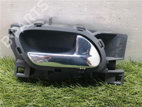 Used Front right interior door handle Front right interior door handle 37061885 37061885