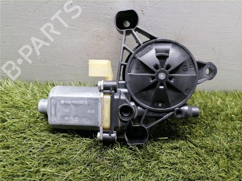 Used Right front window motor SEAT LEON SC (5F5) 1.2 TSI (110 hp) 31900906