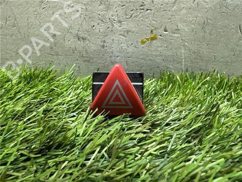 Bouton de warning AUDI A3 Sportback (8PA) 1.6 FSI (115 hp) 31911514