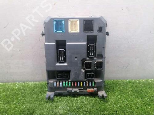 Used Fuse box Fuse box 35887657 35887657