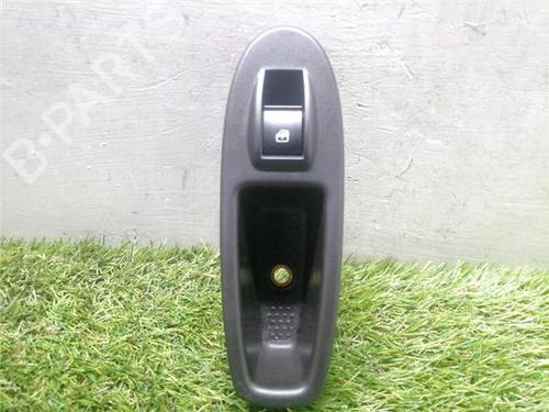 Høyre bak elrute bryter FIAT 500L (351_, 352_) 1.3 D Multijet (199LXY1A, 199LXY11) (84 hp) 32768315