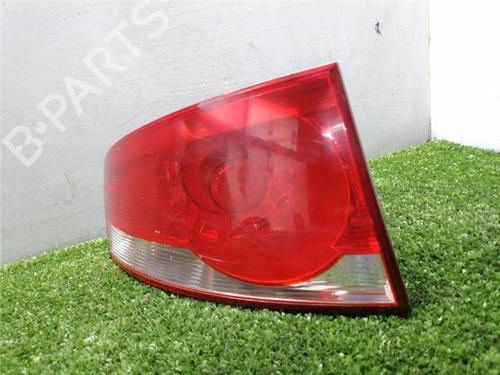 left-taillight-seat-altea-xl-5p5-5p8-2006-2007-2008-2009-2010-2011-2012-2013-2014-2015-31911556 main image