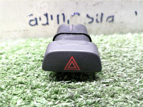 Bouton de warning FORD FOCUS II (DA_, HCP, DP) 2.0 TDCi (136 hp) 31898121