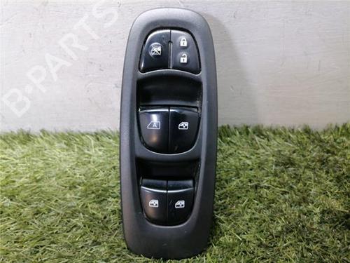 left-front-window-switch-renault-kadjar-ha_-hl_-2015-31901182 main image