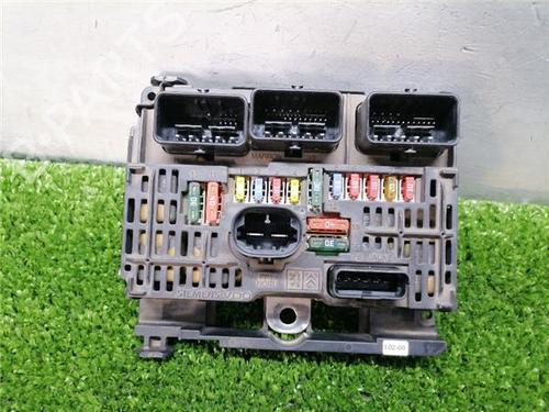 Used Fuse box Fuse box PEUGEOT 407 (6D_) 2.0 HDi 135 (6DRHRH, 6DRHRE, 6DRHRG, 6DRHRJ) (136 hp) 33415754 33415754