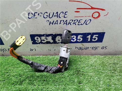 switch-renault-clio-ii-bb_-cb_-1998-1999-2000-2001-2002-2003-2004-2005-2006-2007-2008-2009-2010-2011-2012-2013-2014-2015-2016-31898727 main image