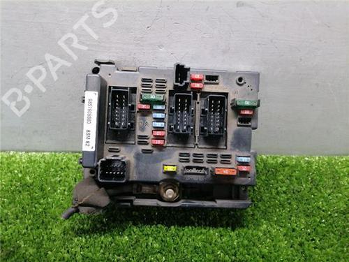 Used Fuse box Fuse box PEUGEOT 206 Hatchback (2A/C) 1.4 i (75 hp) 33679343 33679343