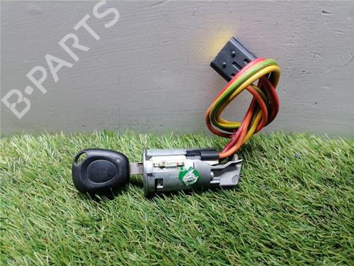 Commutateur Commutateur RENAULT SCÉNIC I MPV (JA0/1_, FA0_) 1.6 (JA00, JA16, JA15, JA19, JA1V, JA2B, JA2C, JA0B,... (107 hp) 36452890 36452890