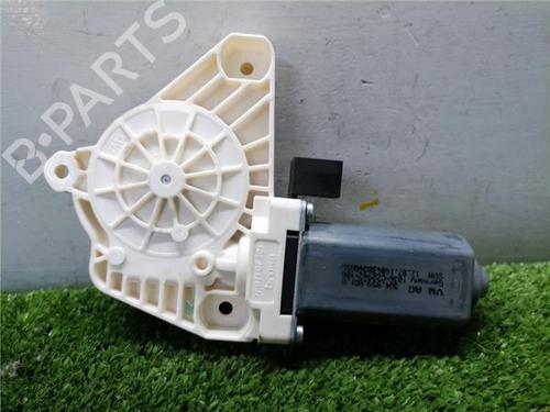 Used Left front window motor Left front window motor VW GOLF VII (5G1, BQ1, BE1, BE2) 1.6 TDI (105 hp) 32690195 32690195