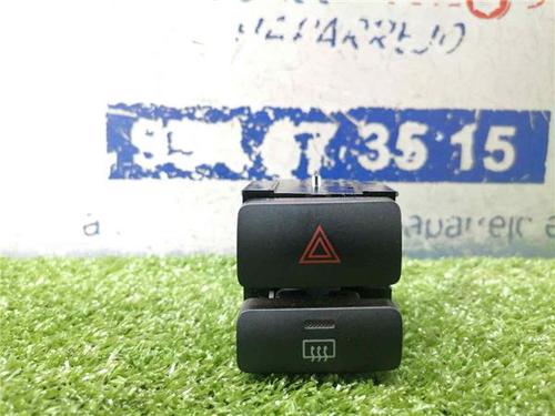 Bouton de warning TOYOTA COROLLA (_E12_) 1.4 VVT-i (ZZE120_, ZZE120R) (97 hp) 31900457