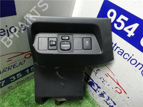 switch-toyota-auris-_e15_-2006-2007-2008-2009-2010-2011-2012-2013-31897673 main image