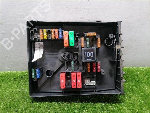 Used Fuse box Fuse box VW GOLF V Variant (1K5) 1.9 TDI (105 hp) 33248869 33248869