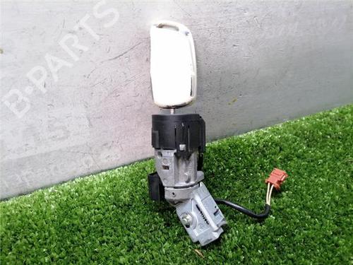 Used Switch Switch PEUGEOT 407 (6D_) 2.0 (6DRFNB, 6DRFNE) (136 hp) 33835559 33835559