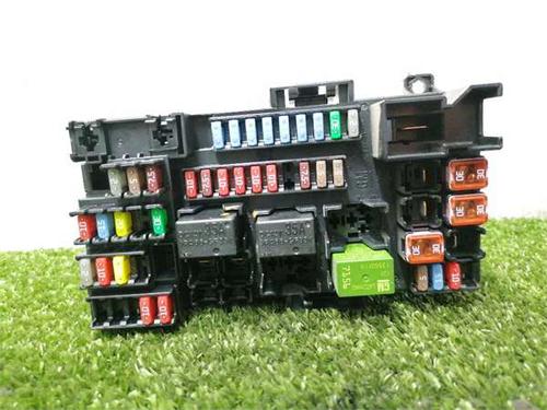 Used Fuse box Fuse box 36483388 36483388