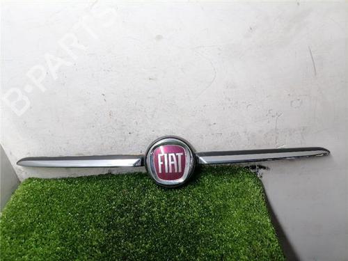 Grill Grill FIAT 500L (351_, 352_) 0.9 (199LYC1B) (105 hp) 34105937 34105937