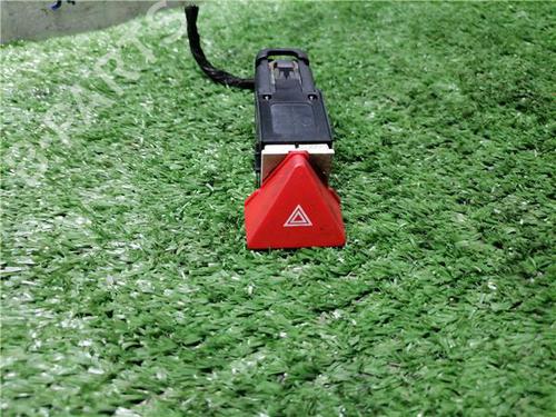 Used Warning switch VW TOURAN (1T1, 1T2) 1.9 TDI (105 hp) 31898599