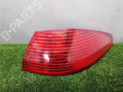 Rückleuchte Rechts für PEUGEOT 607 (9D, 9U) 2.2 HDi (133 hp) 32004884