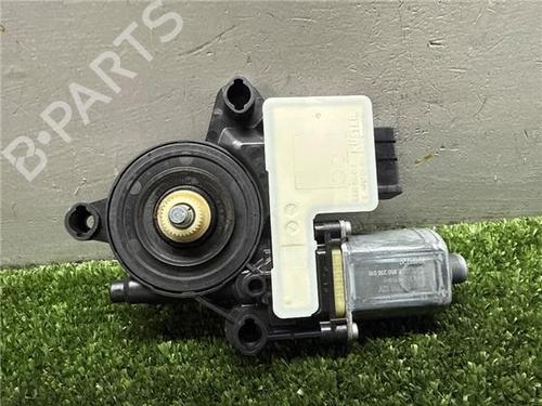 Right front window motor SEAT IBIZA V (KJ1, KJG) 1.0 MPi | BP32432115E20