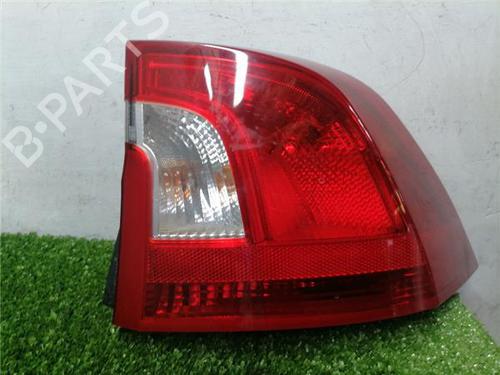 Używane Lampa tylna prawa VOLVO S60 II (134) D4 (163 hp) 32332519