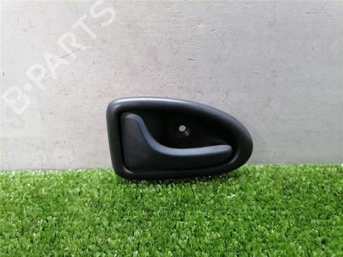 Puxador interior frente esquerdo Puxador interior frente esquerdo RENAULT CLIO II (BB_, CB_) 1.5 dCi (B/CB08) (82 hp) 33769878 33769878