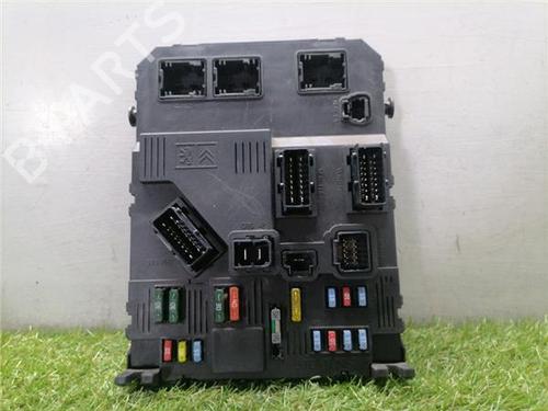 Used Fuse box Fuse box 36819701 36819701