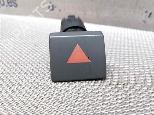 Bouton de warning FORD TOURNEO CONNECT 1.8 TDCi (90 hp) 31899471