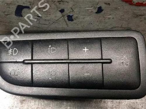 Commutateur FIAT LINEA (323_, 110_) 1.3 D Multijet (323AXB11, 323AXB1A) (90 hp) 31896016