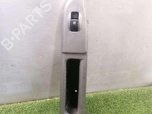 Højre fortil elrude kontakt Højre fortil elrude kontakt HYUNDAI GETZ (TB) 1.1 (63 hp) 39906026 39906026