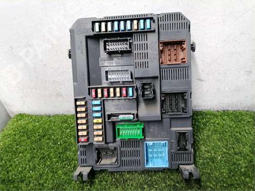 Used Fuse box Fuse box 36958430 36958430