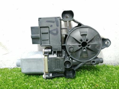 Used Right rear window motor Right rear window motor SKODA OCTAVIA III (5E3, NL3, NR3) 1.4 TSI G-TEC (110 hp) 33478355 33478355