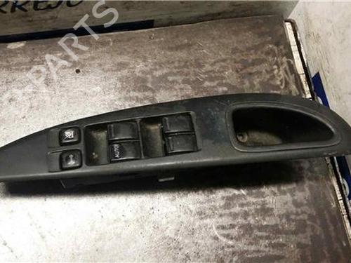 Used Left front window switch NISSAN PRIMERA (P12) 1.8 (115 hp) 31895352
