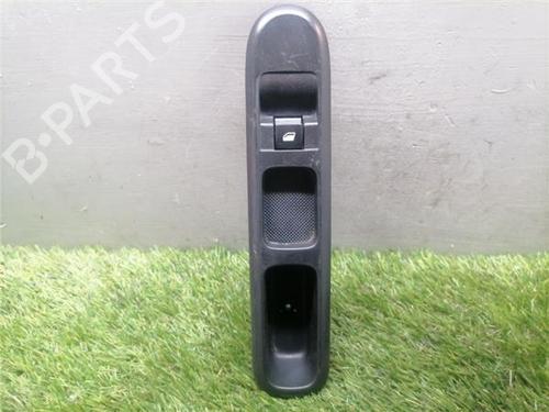 Used Right front window switch PEUGEOT 5008 (0U_, 0E_) 2.0 HDi 150 / BlueHDi 150 (150 hp) 32821151