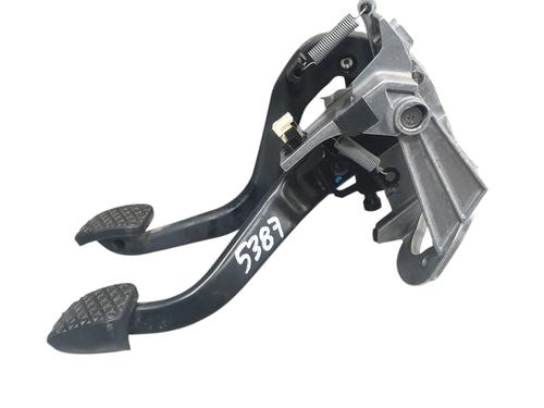 Used Clutch pedal BMW 3 Gran Turismo (F34) 318 d (150 hp) 32050745