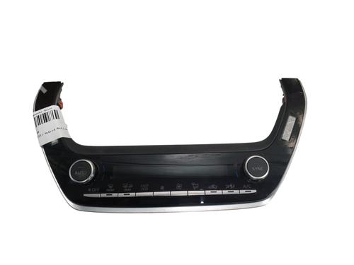 climate-control-toyota-corolla-saloon-_e21_-2019-32056892 main image