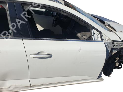 right-front-door-renault-megane-iv-grandtour-k9amn_-2016-32073592 main image