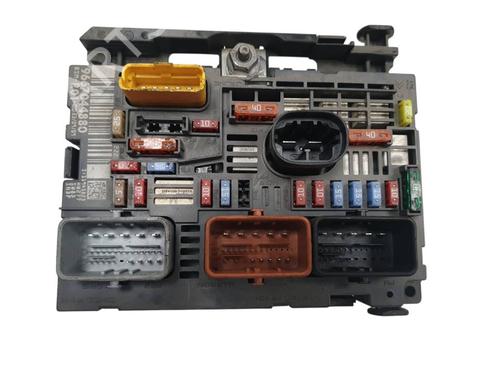 Used Fuse box Fuse box 38442015 38442015