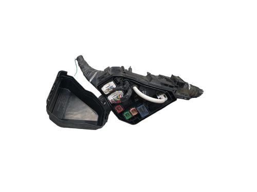 Used Fuse box TOYOTA YARIS (_P13_) 1.5 Hybrid (NHP130_, NHP130) (101 hp) 32057189