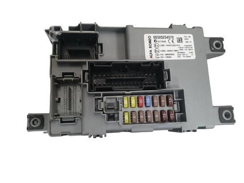 Used Fuse box ALFA ROMEO MITO (955_) 1.3 MultiJet (955AXP1A, 955AYC1A) (95 hp) 32054403