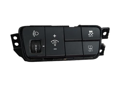 switch-kia-stonic-yb-2017-32050583 main image