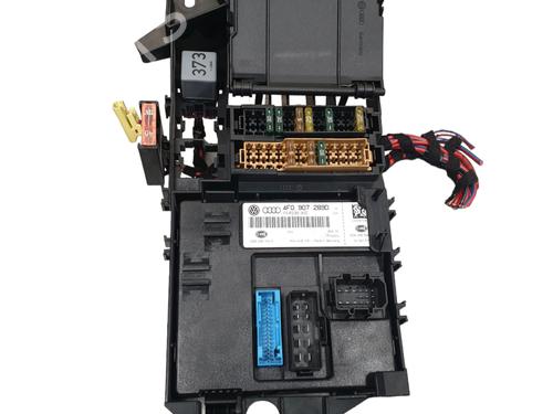 Used Fuse box AUDI A6 C6 (4F2) 2.4 (177 hp) 32054488