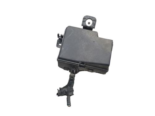 Used Fuse box TOYOTA YARIS (_P13_) 1.5 Hybrid (NHP130_, NHP130) (101 hp) 32058103