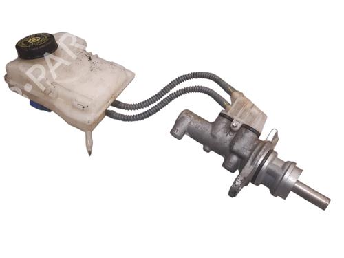 Used Brake master cylinder Brake master cylinder MERCEDES-BENZ VITO Van (W447) 114 CDI (447.601, 447.603, 447.605) (136 hp) 32057214 32057214