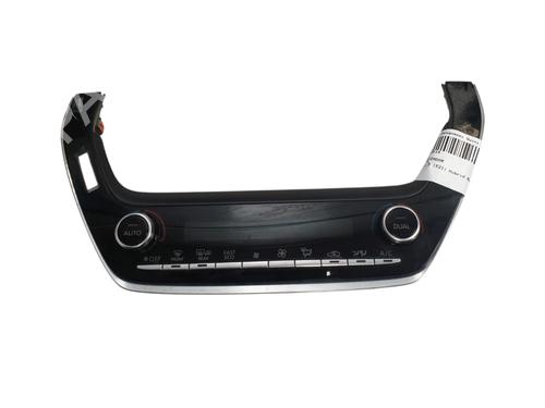 climate-control-toyota-corolla-saloon-_e21_-2019-32056206 main image