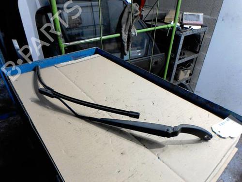 front-windshield-wiper-arm-renault-clio-iv-bh_-2012-2013-2014-2015-2016-2017-2018-2019-2020-2021-36749470 main image