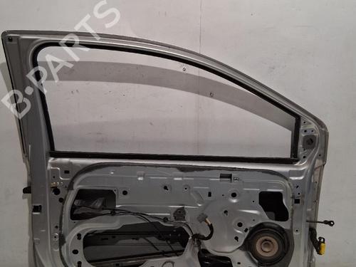 Dør venstre fortil Dør venstre fortil RENAULT TWINGO II (CN0_) 1.2 16V (CN04, CN0B) (75 hp) 39936364 39936364