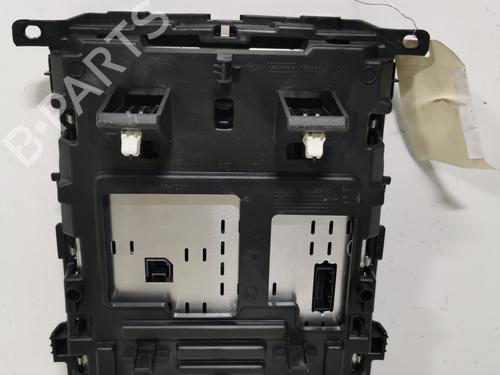 display-monitor-renault-megane-iv-hatchback-b9amn_-2015-36708213 main image