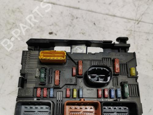 Used Fuse box Fuse box 37865571 37865571