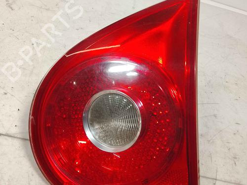 Feu de coffre droit Feu de coffre droit VW GOLF V (1K1) 1.9 TDI (105 hp) 36716509 36716509
