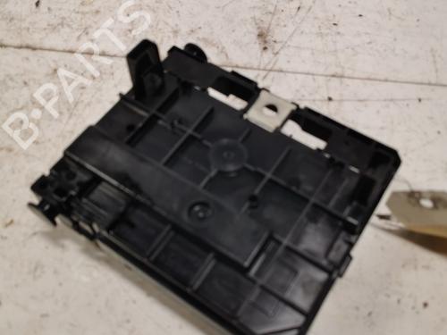 Used Fuse box Fuse box 38009129 38009129